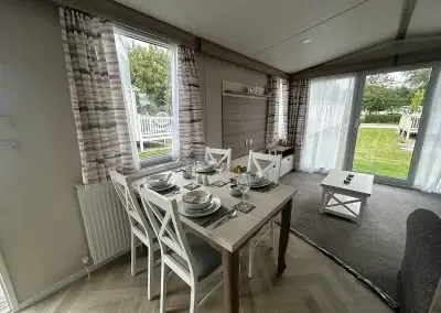 YHHP Swift Ardennes Dining & Living